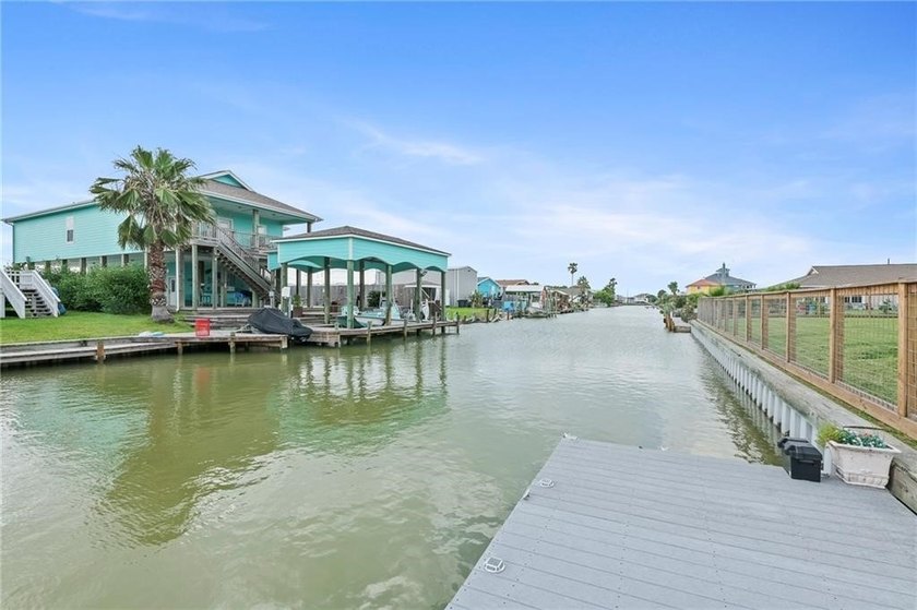 Waterfront living just got an upgrade. Welcome to 106 Dove Drive - photo 36