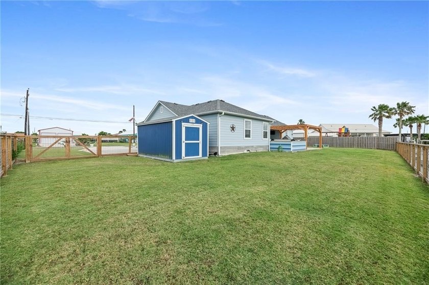 Waterfront living just got an upgrade. Welcome to 106 Dove Drive - photo 38