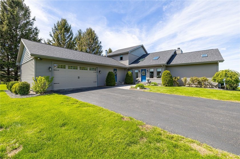 Quintessential country lake living awaits! Breathtaking Lake - photo 11