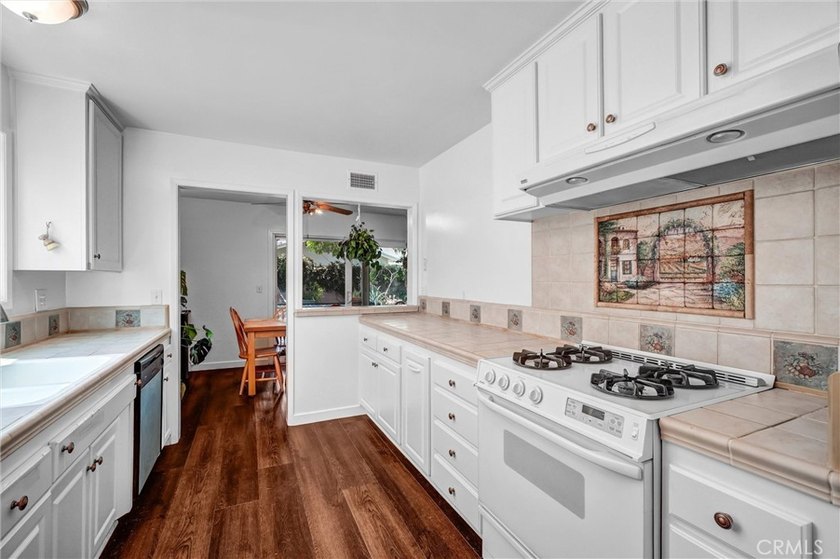 Imagine coming home to a property that offers the perfect blend - photo 11