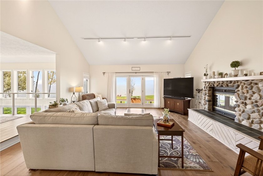 Quintessential country lake living awaits! Breathtaking Lake - photo 15