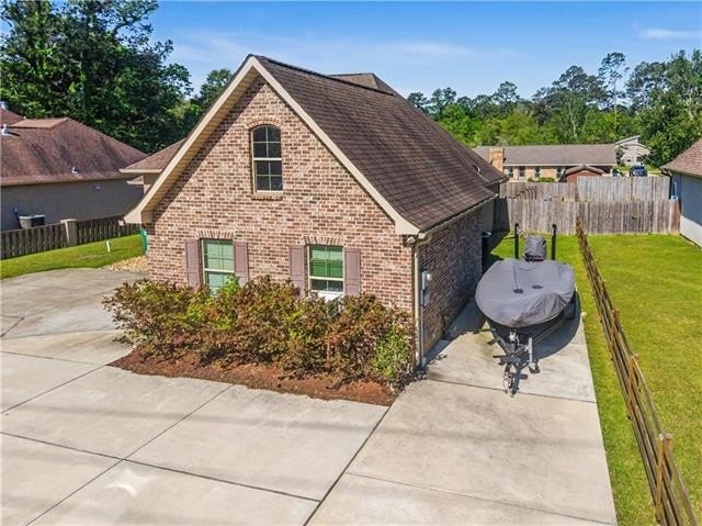Don't miss this well-maintained beauty in flood zone X by - photo 4