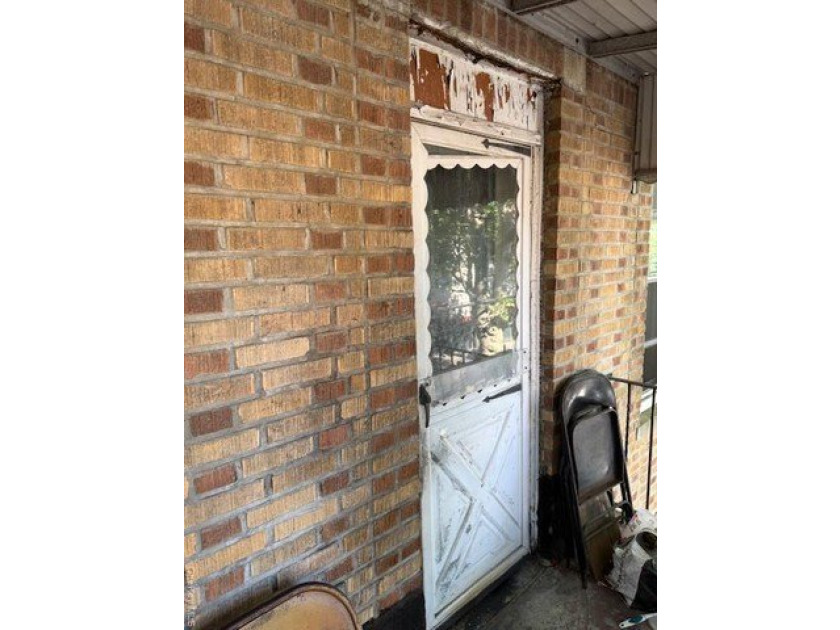 Welcome to 618 Elton Street. This is an Estate Sale. A - photo 5