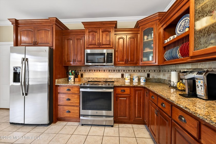 Located in the desirable Robinwood Village neighborhood in - photo 15
