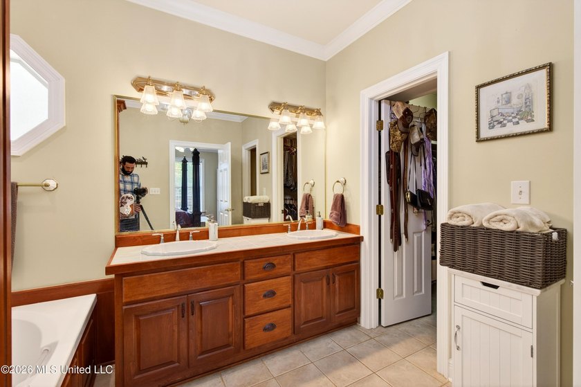 Located in the desirable Robinwood Village neighborhood in - photo 22