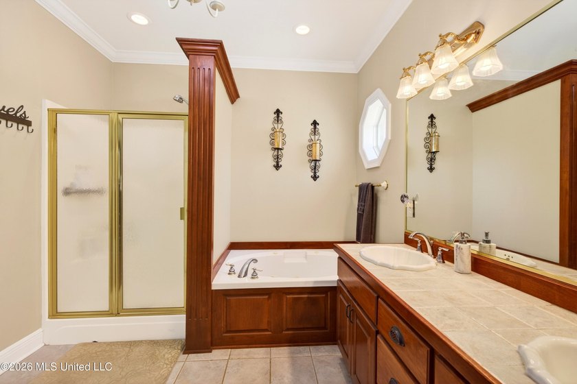 Located in the desirable Robinwood Village neighborhood in - photo 23
