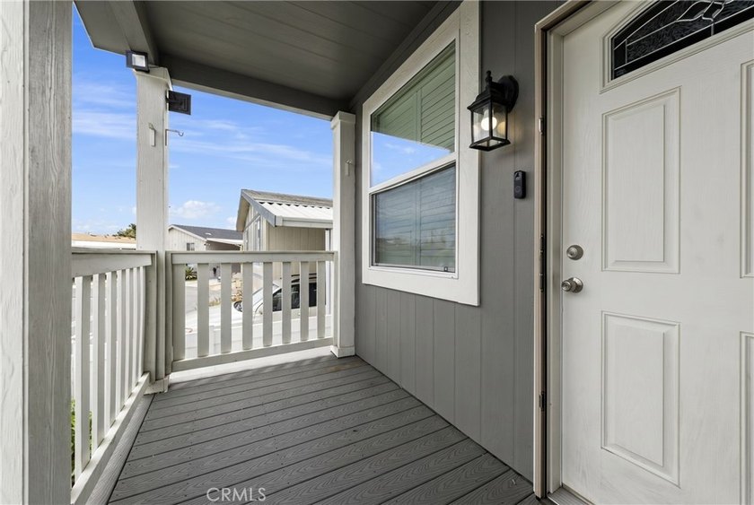 Welcome to this beautifully maintained 2022 Champion Homes - photo 3