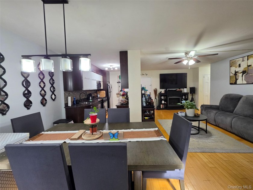 Great 2 bedroom, 1 bath coop apartment with great views of NYC - photo 21