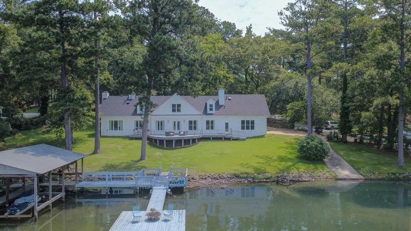 Located in Green Island Hills, this exceptional property offers - photo 10