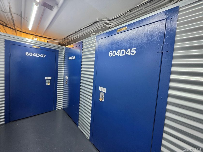 Great 2 bedroom, 1 bath coop apartment with great views of NYC - photo 41