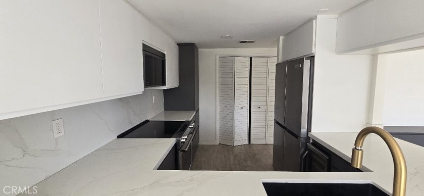 Experience the ultimate beachfront lifestyle in this beautifully - photo 12