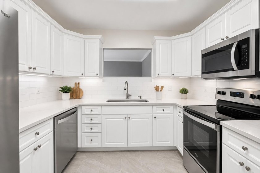 Come see this large 3 bedroom, 2 bathroom home with attached - photo 17
