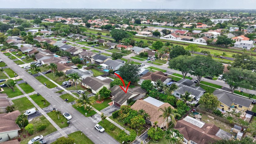 Come see this large 3 bedroom, 2 bathroom home with attached - photo 48