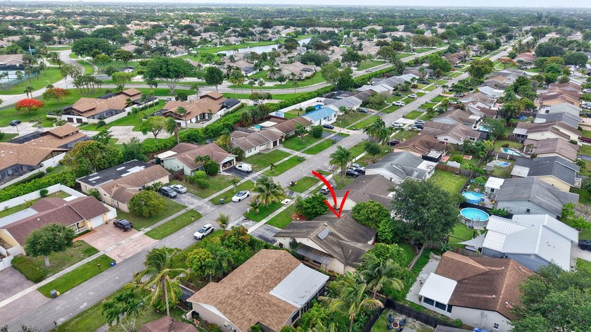 Come see this large 3 bedroom, 2 bathroom home with attached - photo 49