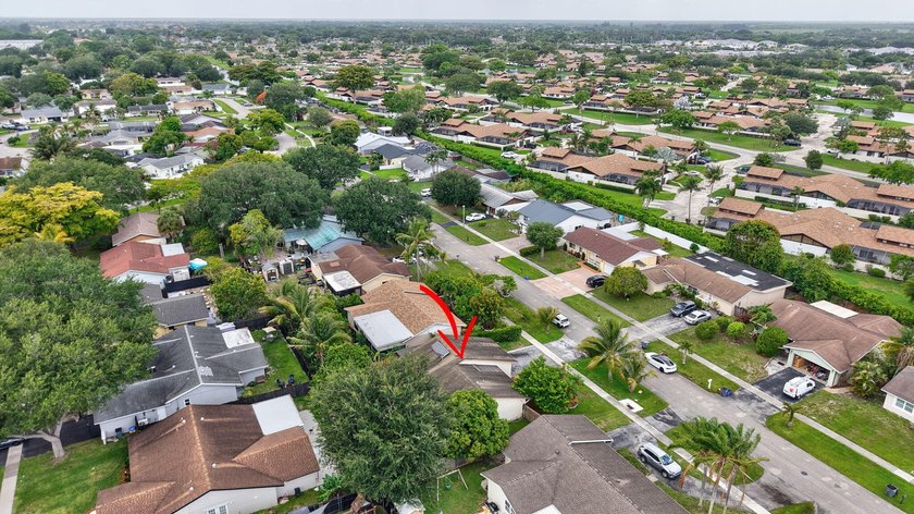 Come see this large 3 bedroom, 2 bathroom home with attached - photo 50