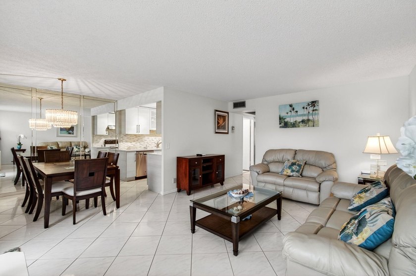 CENTURY VILLAGE--SUPER ACTIVE ADULT COMMUNITY! The heart of Boca - photo 12