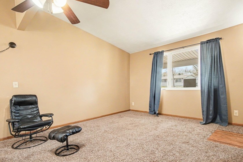 Outstanding, move-in-ready property just a short walk from - photo 3
