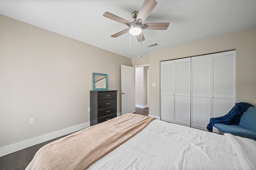 *Eligible for a VA assumption with a 5.25% rate* Move-in ready - photo 20
