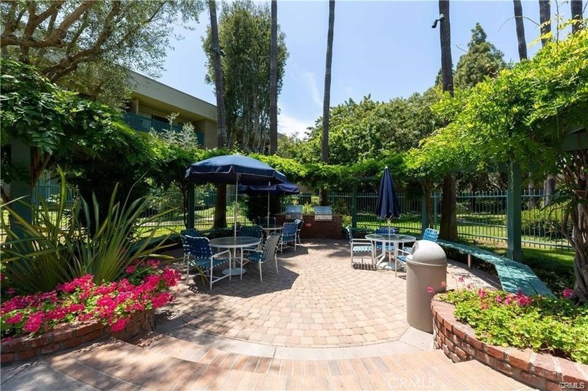 Welcome to this warm and inviting single-level 2-bedroom / - photo 21