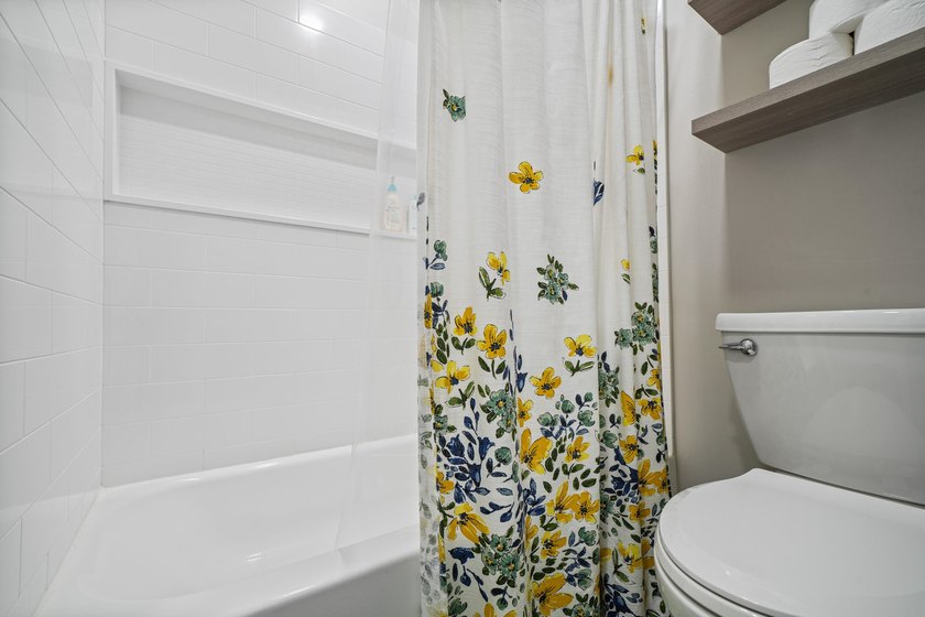 *Eligible for a VA assumption with a 5.25% rate* Move-in ready - photo 30