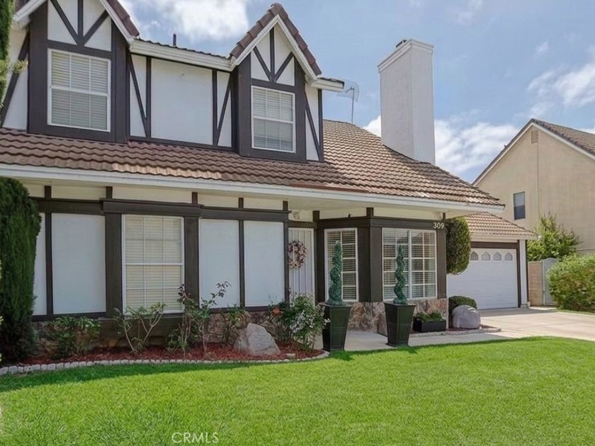 Welcome to 309 Burlington Common, a hidden gem nestled within a - photo 2