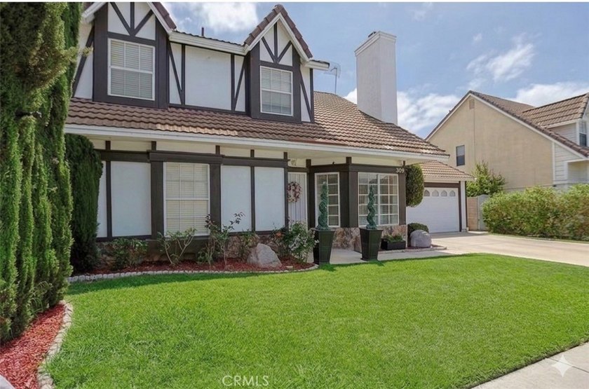 Welcome to 309 Burlington Common, a hidden gem nestled within a - photo 3