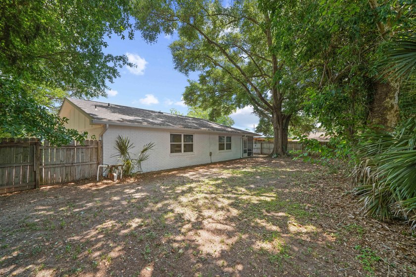 *Eligible for a VA assumption with a 5.25% rate* Move-in ready - photo 34