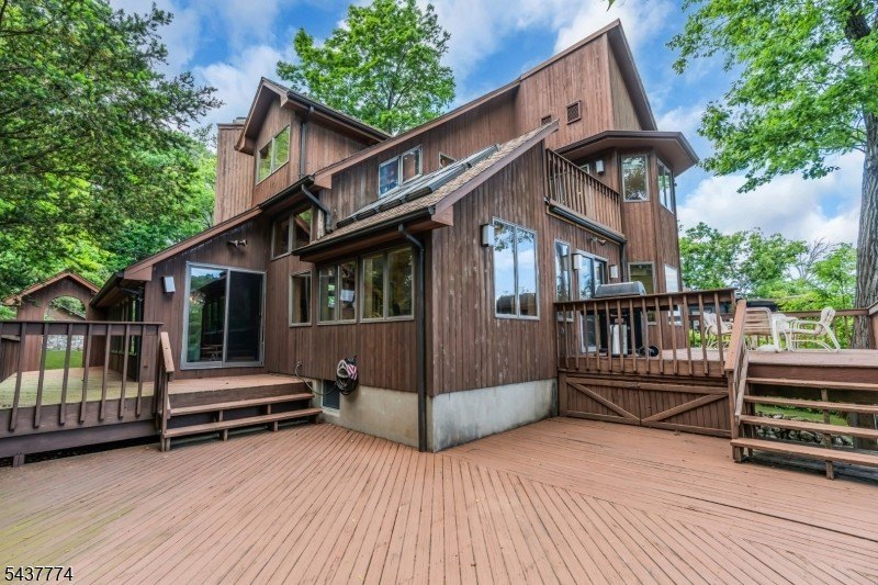 Escape to your own private lakefront retreat on Lake Hopatcong - photo 5