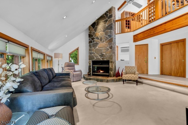 Escape to your own private lakefront retreat on Lake Hopatcong - photo 7