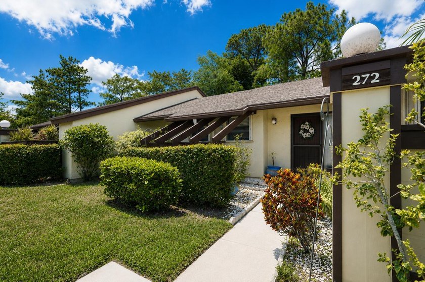 Beautifully maintained 2-bedroom, 2-bath villa-style townhome - photo 2