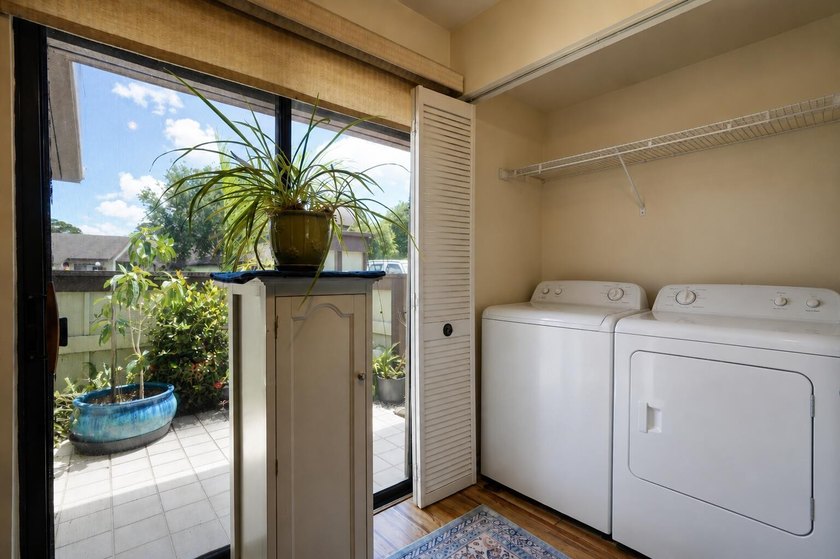 Beautifully maintained 2-bedroom, 2-bath villa-style townhome - photo 10
