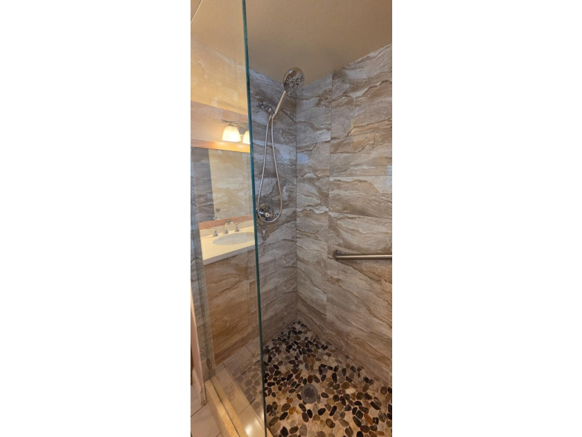 Beautifully updated 2 bedroom 2 bath corner unit In the - photo 14