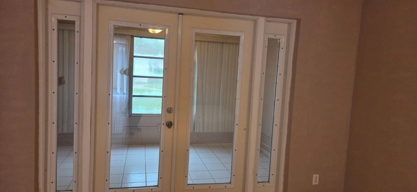 Beautifully updated 2 bedroom 2 bath corner unit In the - photo 21