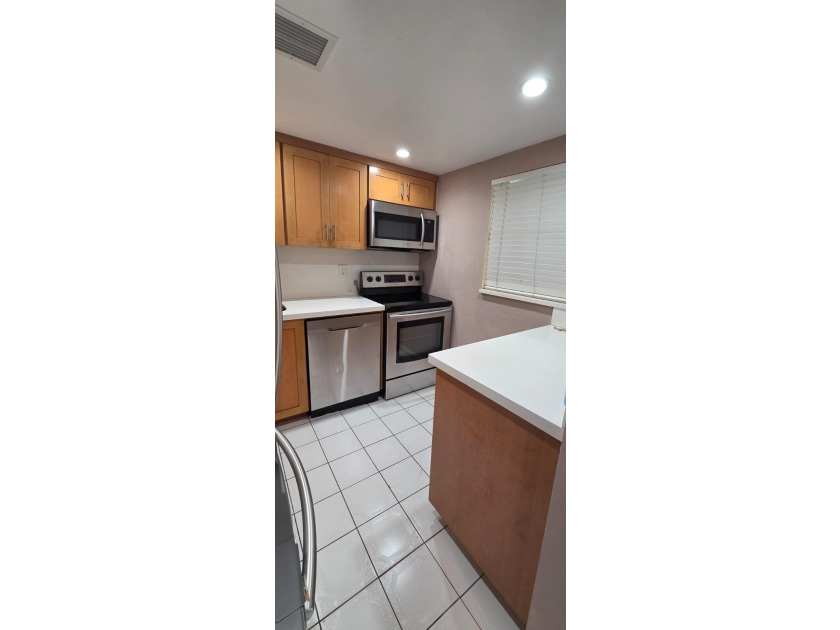 Beautifully updated 2 bedroom 2 bath corner unit In the - photo 24