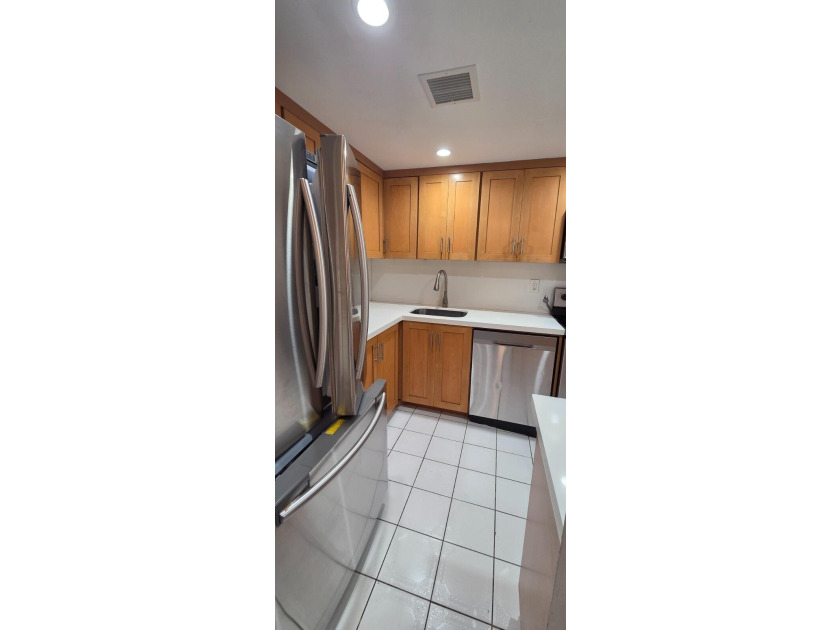Beautifully updated 2 bedroom 2 bath corner unit In the - photo 25