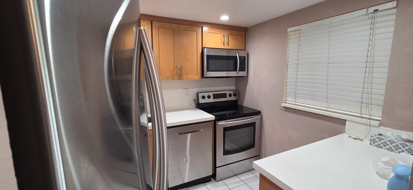 Beautifully updated 2 bedroom 2 bath corner unit In the - photo 28