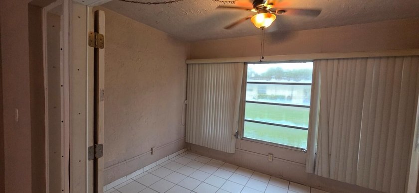 Beautifully updated 2 bedroom 2 bath corner unit In the - photo 37