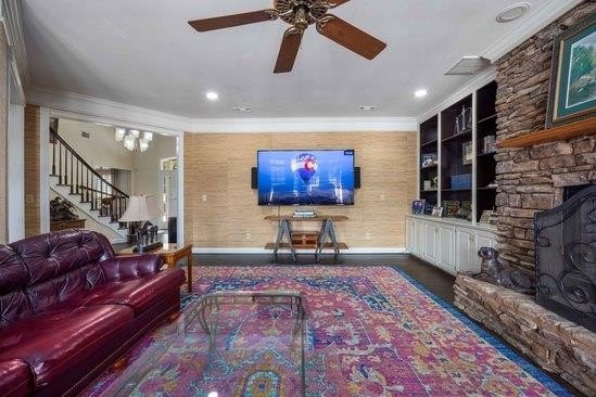 SPECTACULAR BRICK WATERFRONT HOME W/AMENITIES GALORE! 4750 SQ - photo 4
