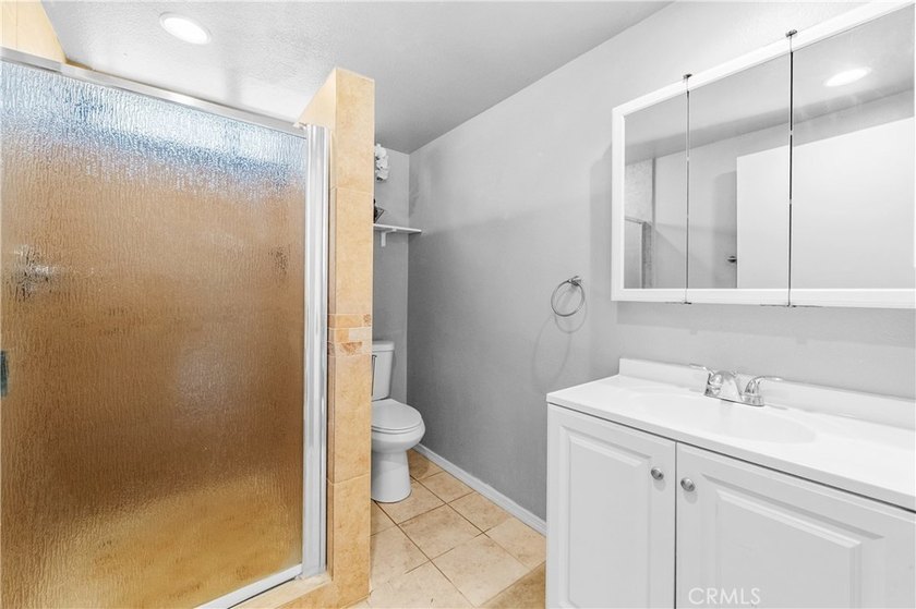 Nestled in the highly desirable Whalers Cove tract, this - photo 10