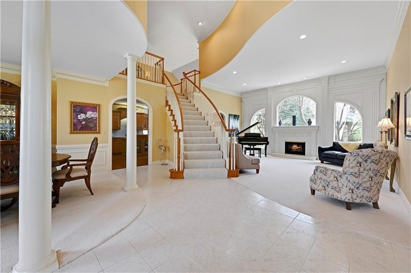 Stunning Custom Built Masterpiece on Extensively Landscaped - photo 6