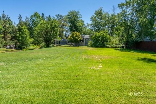 Welcome to 120 Desiderata in beautiful West Bishop. Situated on - photo 12