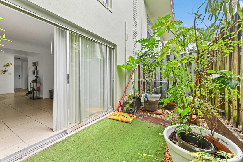Discover your ideal lifestyle in this charming 2-bedroom - photo 3