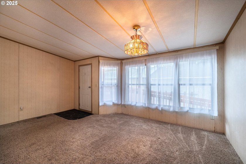 Lovingly updated Three Bed/Two Bath in Shorepines Village. Sip - photo 6