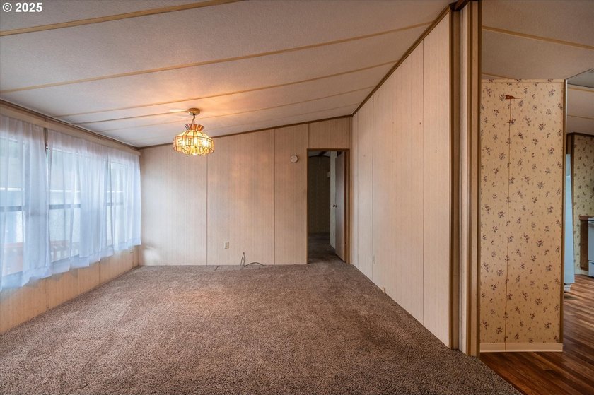 Lovingly updated Three Bed/Two Bath in Shorepines Village. Sip - photo 8