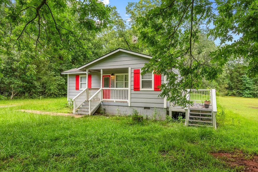 Escape to peaceful country living in this charming 3-bedroom - photo 4
