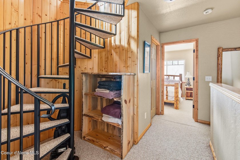 Welcome to The Elkhorn Lodge at Schweitzer Mountain Resort. Move - photo 15