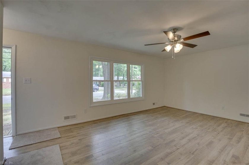 Welcome Home! This updated and upgraded 5 bedrooms, 3 full baths - photo 8