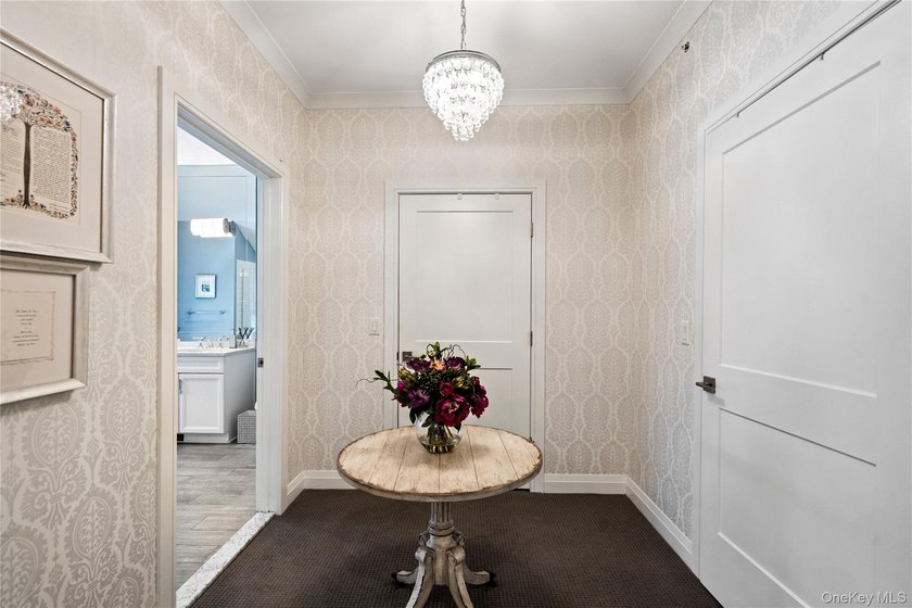 Welcome to Country Pointe Plainview, one of Long Island's - photo 11