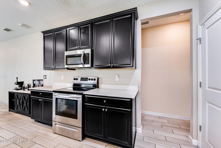 Welcome to this beautifully maintained 4-bedroom, 2.5-bath home - photo 11
