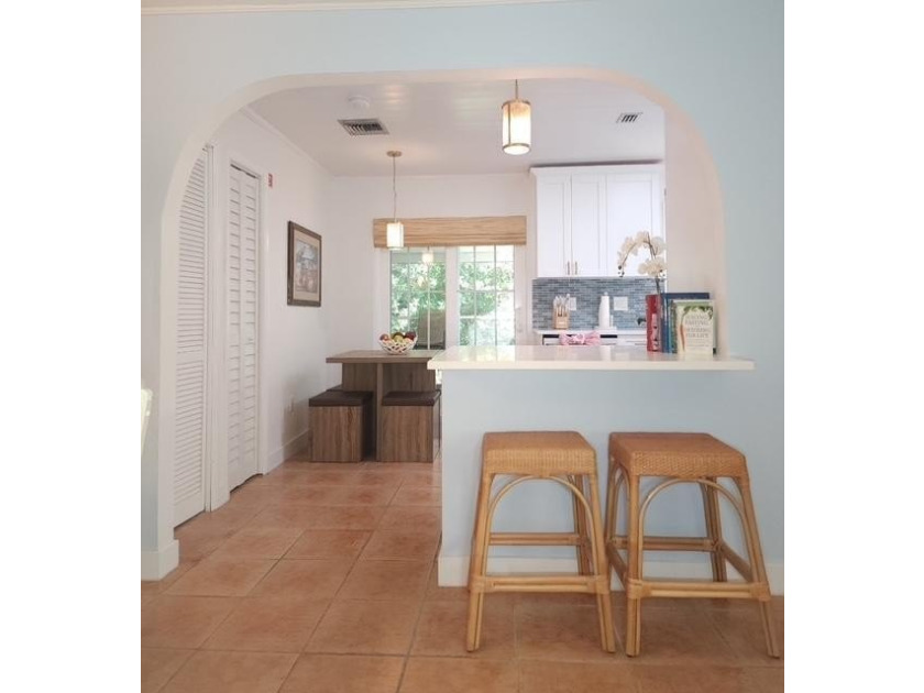 4/2 renovated waterfront home boasts private pool-new cutting - photo 14